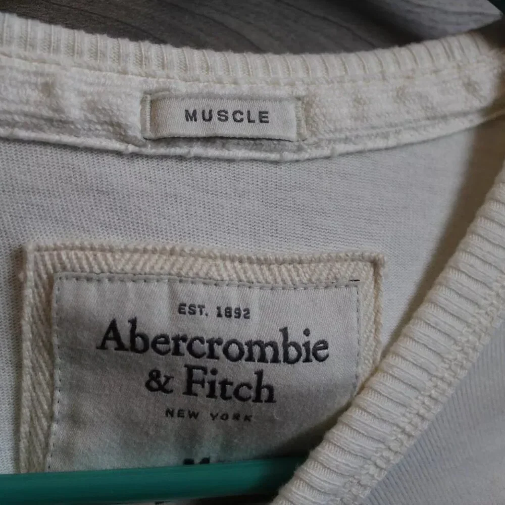 Ambercrombi Cream Long Sleeve, Medium Muscle - Picture 2 of 3